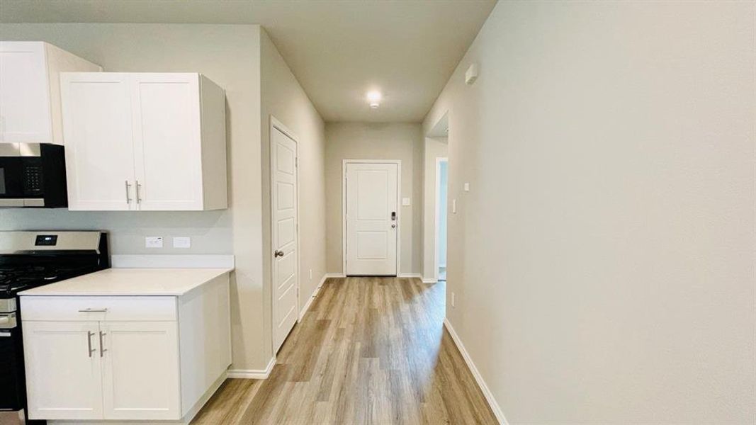 Spacious, unfurnished interior of a new home in Sunnycreek, Crowley (Image 14).
