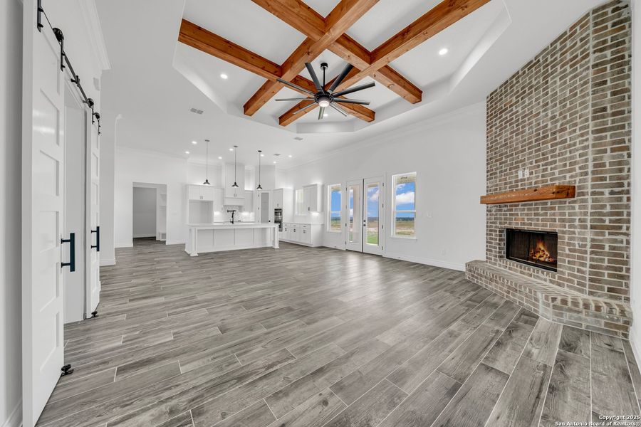 Spacious, unfurnished interior of a new home in , La Vernia (Image 43).