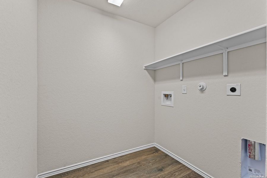 Spacious, unfurnished interior of a new home in High Garden, Comfort (Image 21).