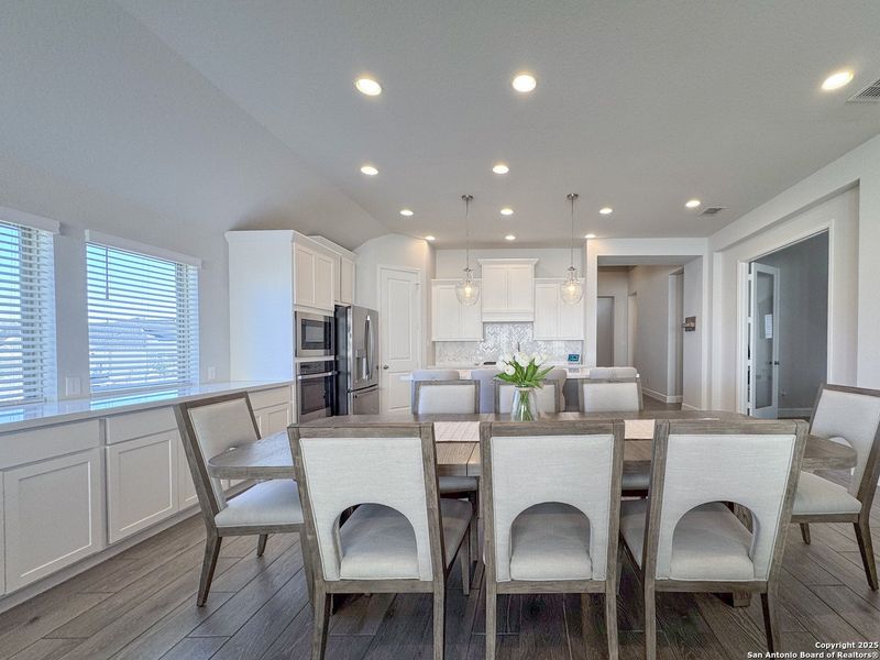 Furnished interior view inside a new home in Cibolo Canyons 50', San Antonio (Image 13). Furnished interior view inside a new home in Cibolo Canyons 50', San Antonio (Image 13).