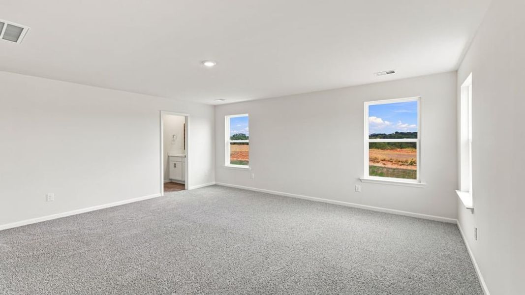 Spacious, unfurnished interior of a new home in Chestnut Ridge, Greenville (Image 35).