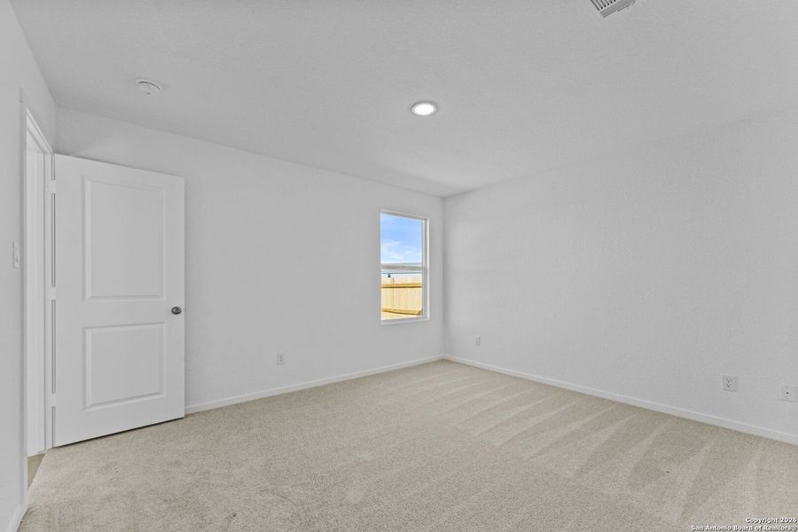 Spacious, unfurnished interior of a new home in , New Braunfels (Image 10).
