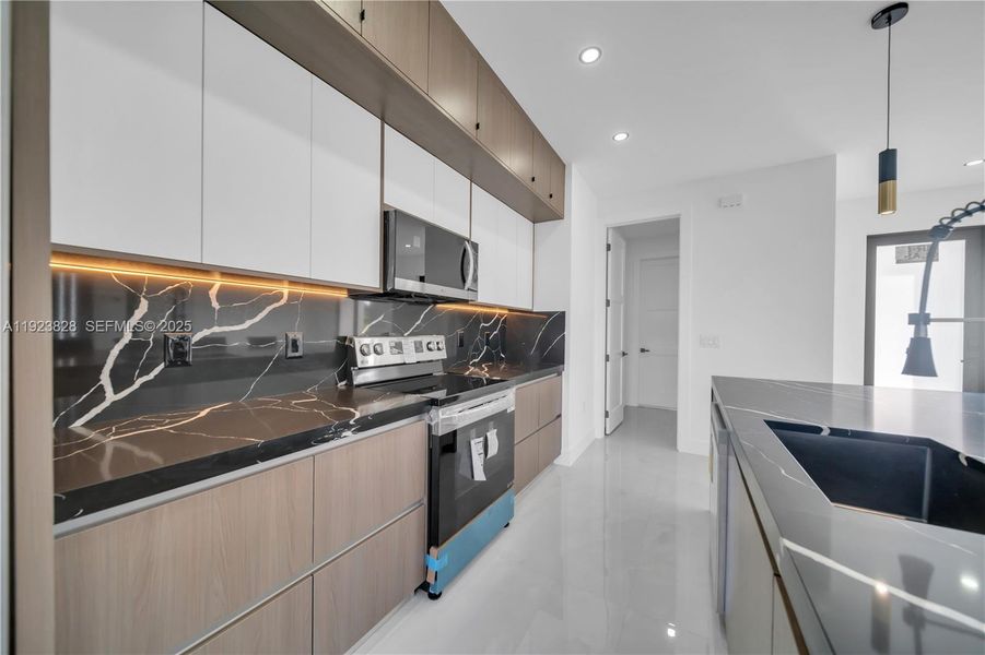 Furnished interior view inside a new home in , Lehigh Acres (Image 6).