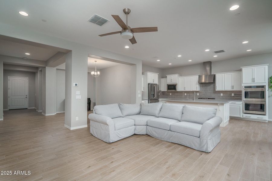 11) GREAT ROOM 11) GREAT ROOM