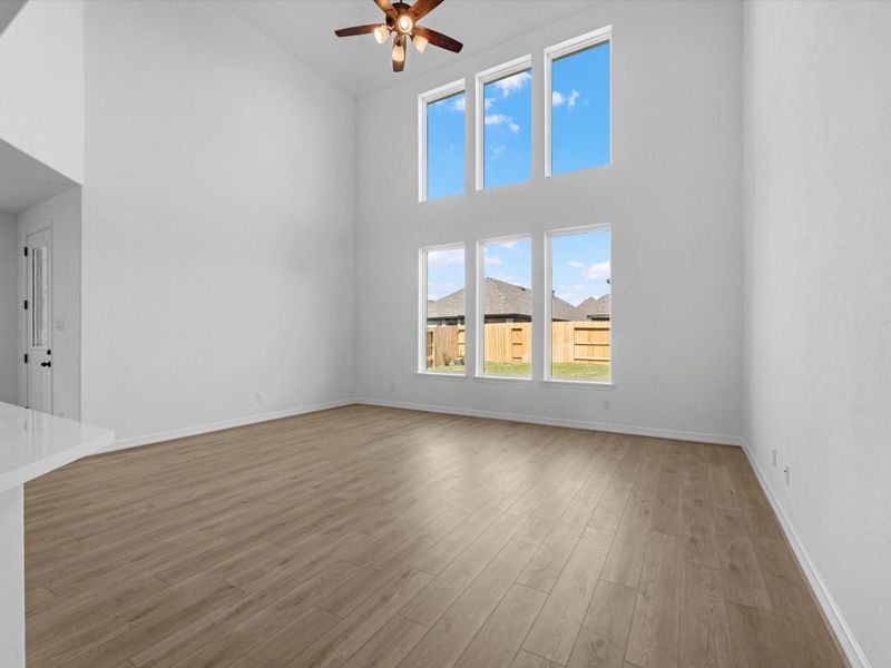 Spacious, unfurnished interior of a new home in Brookewater, Rosenberg (Image 15).