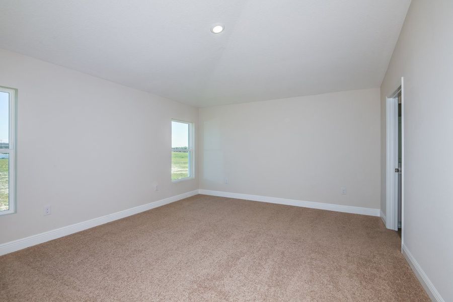 Spacious, unfurnished interior of a new home in Cherrywood Preserve, Ocala (Image 15).