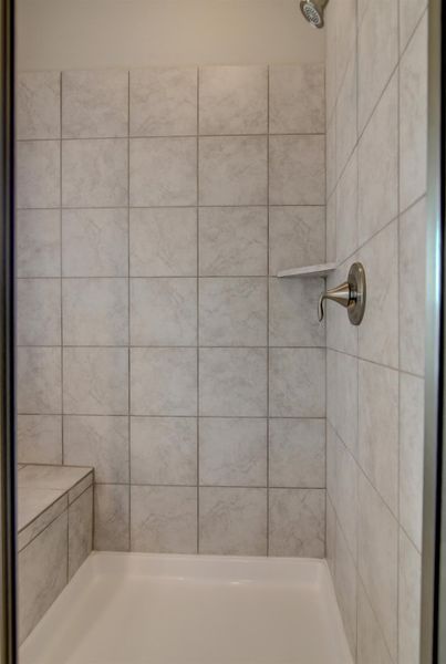 Representative interior finishes for a home built from the Floor Plan 2922 by Colina Homes in Grand Magnolia, Magnolia (Image 15).