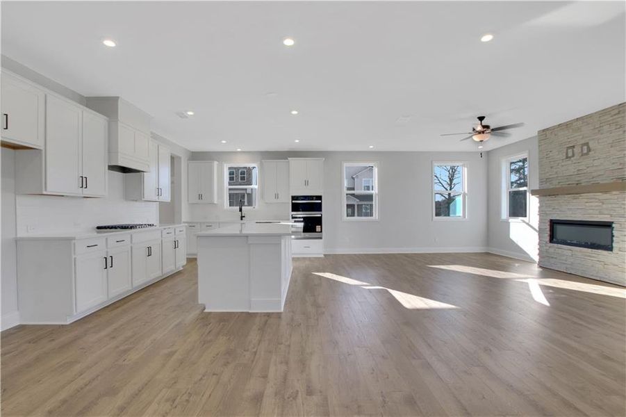 Spacious, unfurnished interior of a new home in Hillside Manor, Powder Springs (Image 40). Spacious, unfurnished interior of a new home in Hillside Manor, Powder Springs (Image 40).