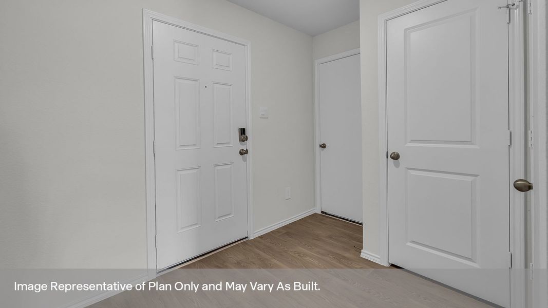 Spacious, unfurnished interior of a new home in Spring Valley, New Braunfels (Image 14).
