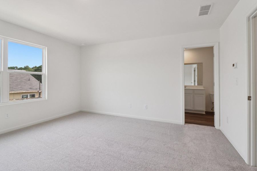 Spacious, unfurnished interior of a new home in Halstead, Moncks Corner (Image 18).
