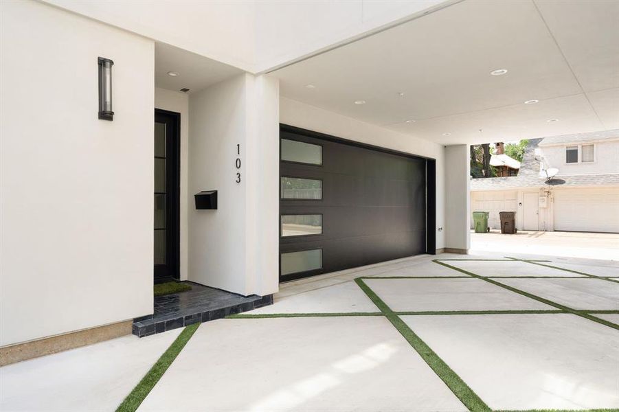 Exterior details and patio area of a home in , Dallas (Image 3).