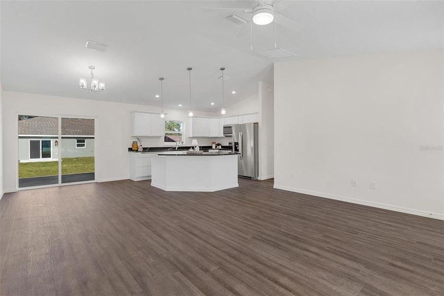 Spacious, unfurnished interior of a new home in , Leesburg (Image 27).