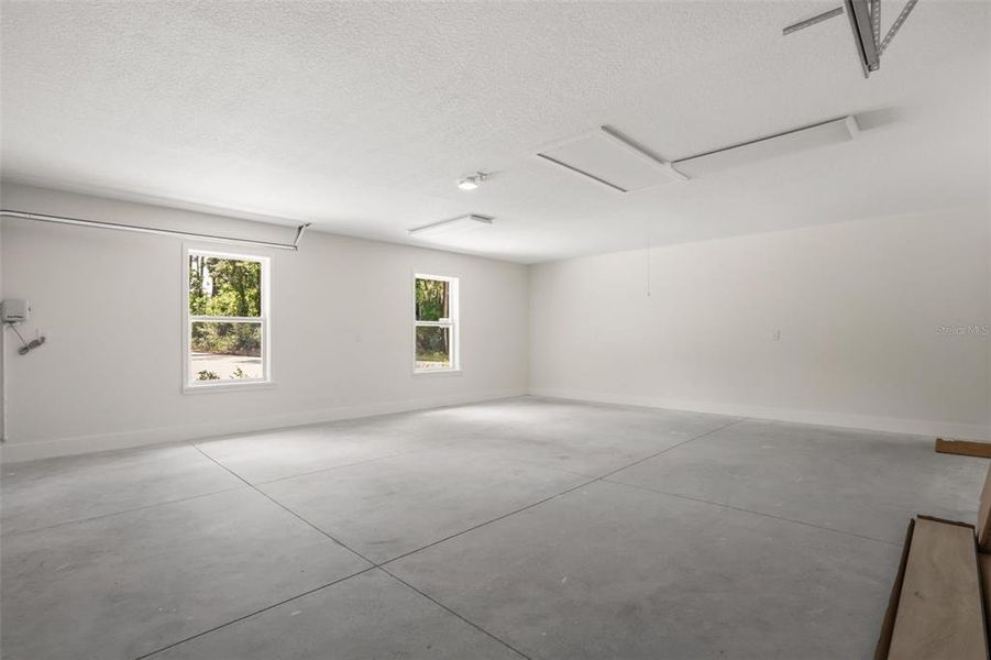 Spacious, unfurnished interior of a new home in , Umatilla (Image 22).