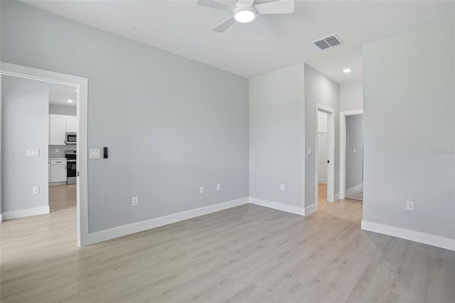 Spacious, unfurnished interior of a new home in , Lehigh Acres (Image 28).