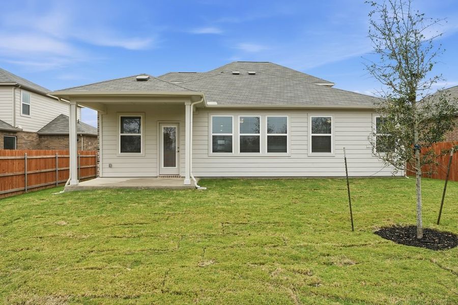 Exterior details and patio area of a home in Lisso 60s, Pflugerville (Image 3).