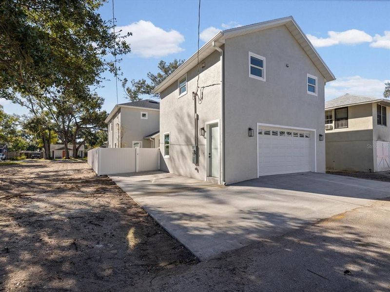 Exterior details and patio area of a home in , St. Petersburg (Image 38).