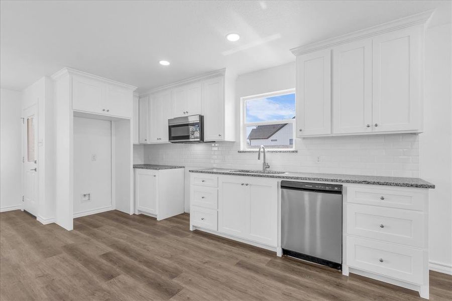 Furnished interior view inside a new home in , Riesel (Image 6).