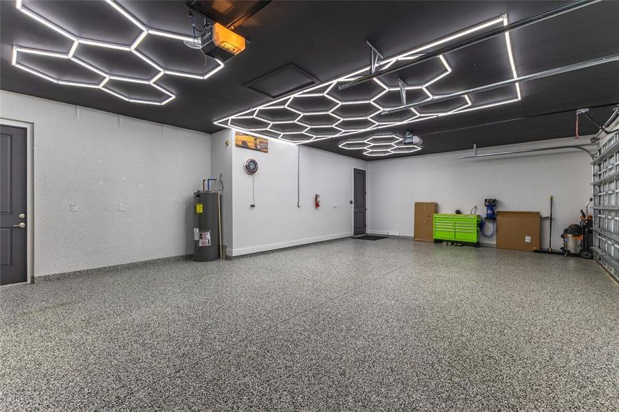 Spacious, unfurnished interior of a new home in , Lehigh Acres (Image 24).