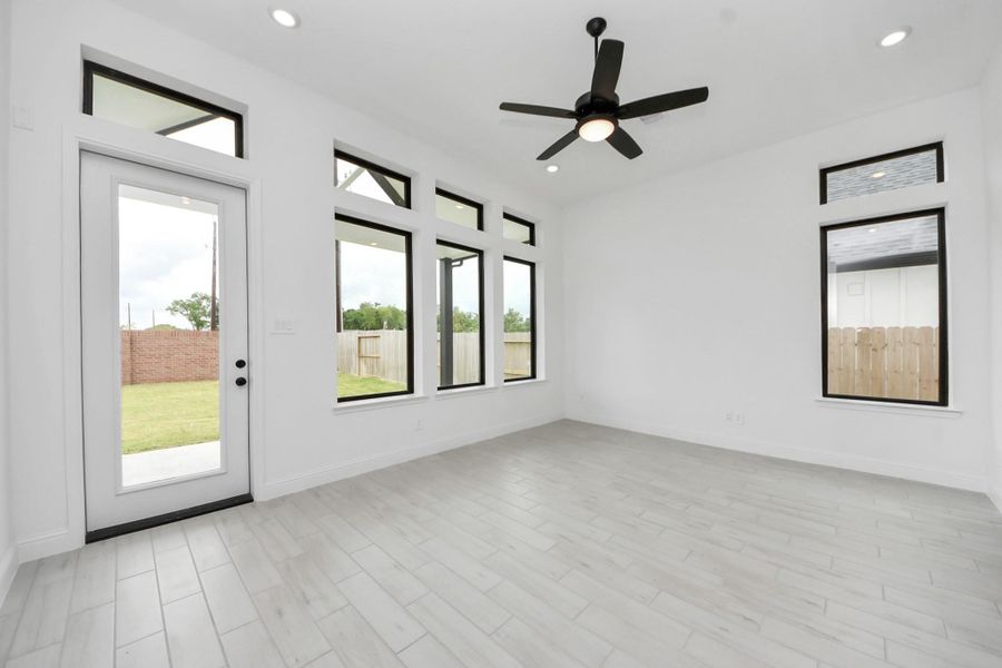 Spacious, unfurnished interior of a new home in , Missouri City (Image 20).