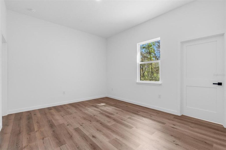 Spacious, unfurnished interior of a new home in , Ocala (Image 28).
