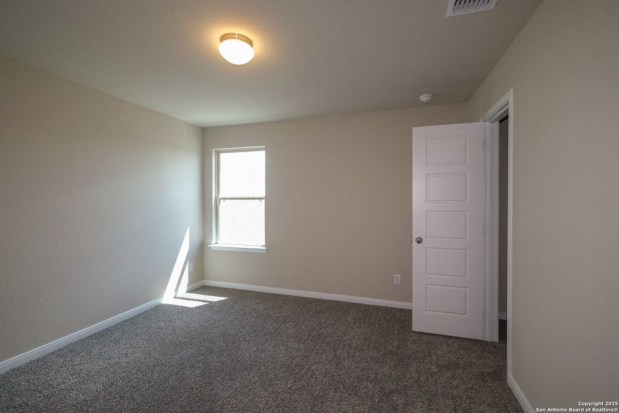Spacious, unfurnished interior of a new home in Park Place, New Braunfels (Image 31).