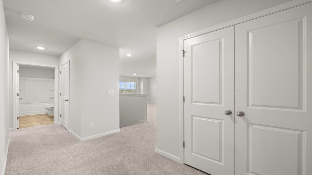 Spacious, unfurnished interior of a new home in Estates at Deer Hollow, Grovetown (Image 38).