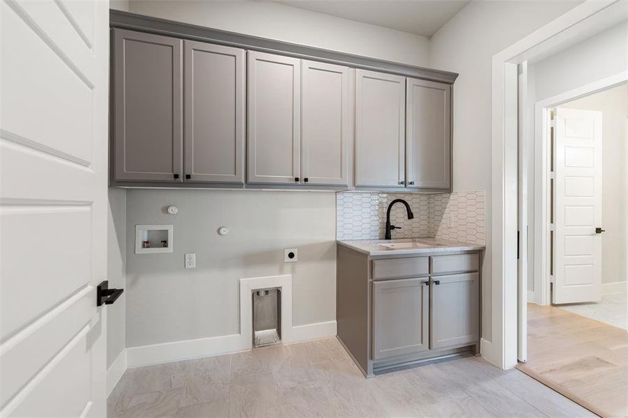 Furnished interior view inside a new home in King Crossing Estates, Van Alstyne (Image 9). Furnished interior view inside a new home in King Crossing Estates, Van Alstyne (Image 9).