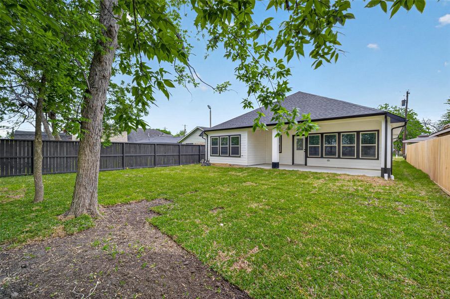 Exterior details and patio area of a home in , South Houston (Image 24).