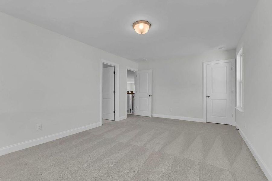 Spacious, unfurnished interior of a new home in Kings River Preserve, Hollywood (Image 16).