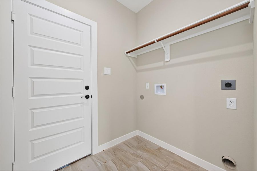 Spacious, unfurnished interior of a new home in , Cleveland (Image 33).