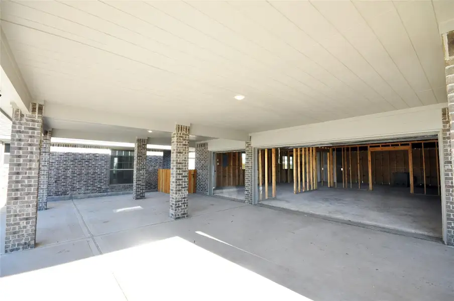 Exterior details and patio area of a home in Pedregal, League City (Image 28).