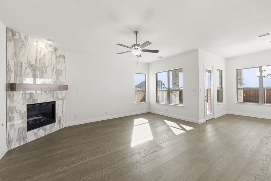 Representative unfurnished interior of a home built from the Rockport by Windsor Homes in Anna Town Square, Anna (Image 16).