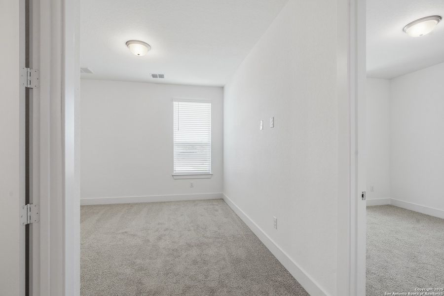 Spacious, unfurnished interior of a new home in Sienna Lakes, San Antonio (Image 38). Spacious, unfurnished interior of a new home in Sienna Lakes, San Antonio (Image 38).