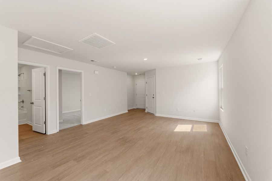 Spacious, unfurnished interior of a new home in Evergreen, Spartanburg (Image 11). Spacious, unfurnished interior of a new home in Evergreen, Spartanburg (Image 11).