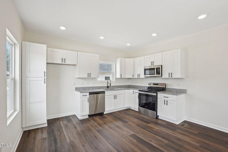 12-web-or-mls-Gilmer St-012 12-web-or-mls-Gilmer St-012