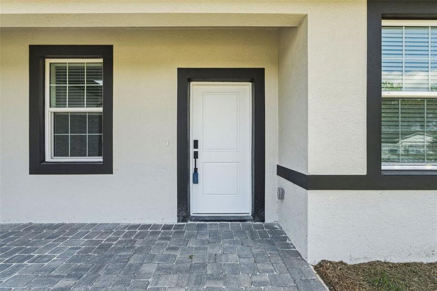 Exterior details and patio area of a home in , North Port (Image 4).
