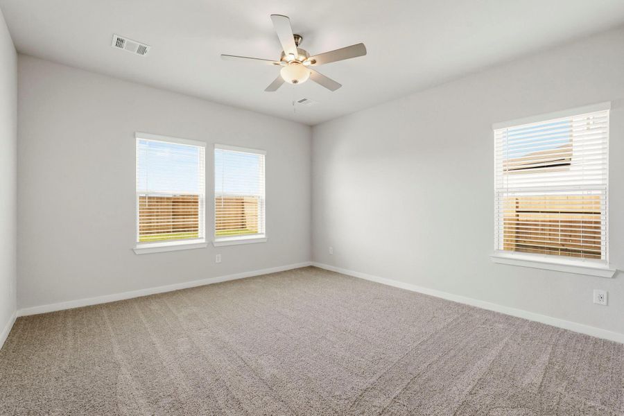 Spacious, unfurnished interior of a new home in Sanford Farms, Waller (Image 21).