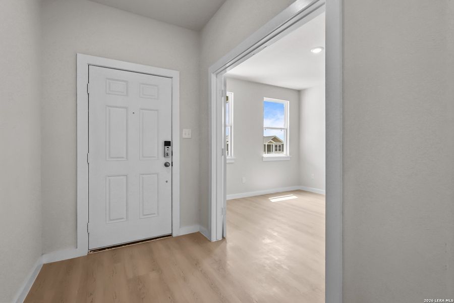 Spacious, unfurnished interior of a new home in Hiddenbrooke, Seguin (Image 21).
