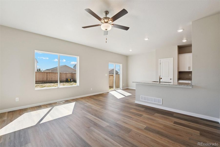 Spacious, unfurnished interior of a new home in Cottonwood Greens, Fort Lupton (Image 12).