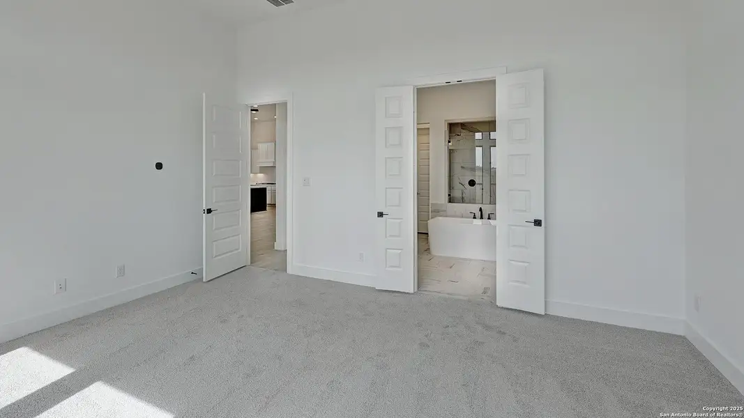 Spacious, unfurnished interior of a new home in Haby Hill 60', San Antonio (Image 14). Spacious, unfurnished interior of a new home in Haby Hill 60', San Antonio (Image 14).