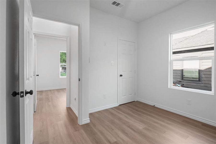 Spacious, unfurnished interior of a new home in , Whitewright (Image 27).