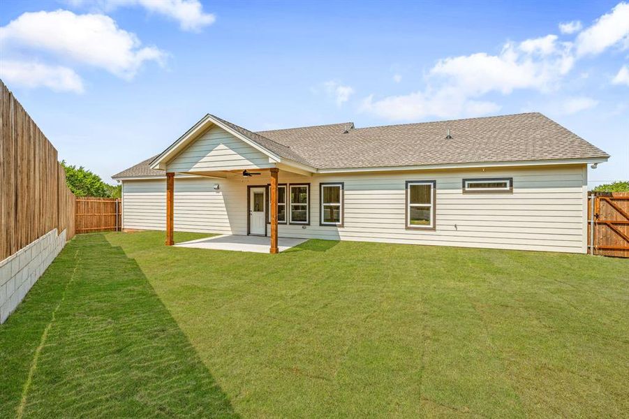Front exterior of a new home in , Granbury, TX, highlighting curb appeal (Image 20). Front exterior of a new home in , Granbury, TX, highlighting curb appeal (Image 20).