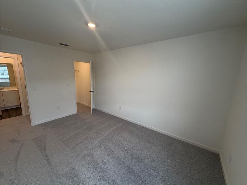 Spacious, unfurnished interior of a new home in Mt. Tabor Ridge, Dallas (Image 21).