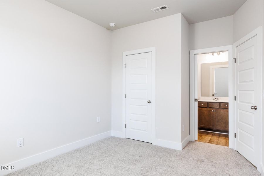 RDU_BeverlyPlace_Lot135_Redwood_QMI (17)