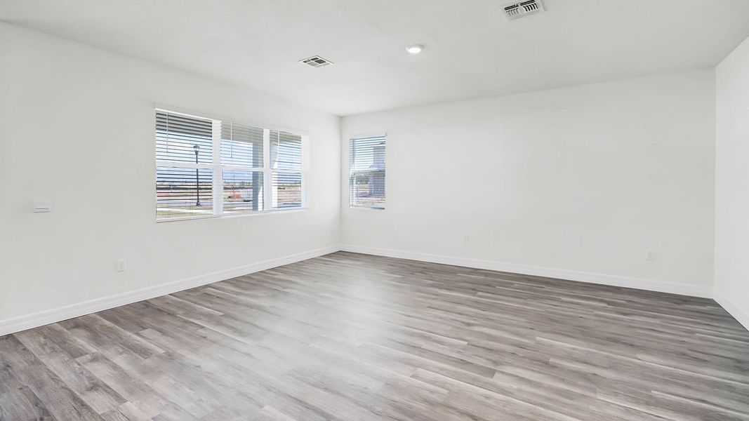 Spacious, unfurnished interior of a new home in Hawthorne Ranch, Lakeland (Image 13).