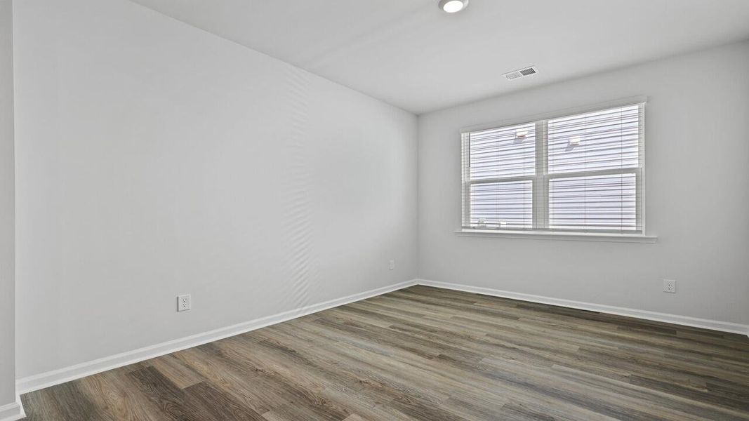 Spacious, unfurnished interior of a new home in Carolina Groves, Moncks Corner (Image 21).