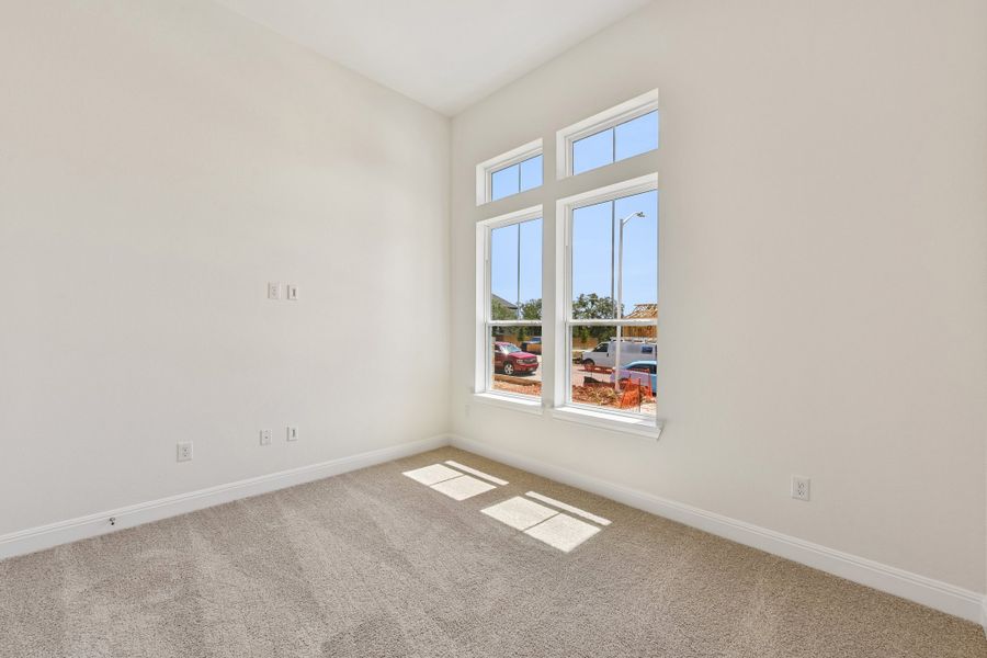 Spacious, unfurnished interior of a new home in Persimmon, Buda (Image 14).