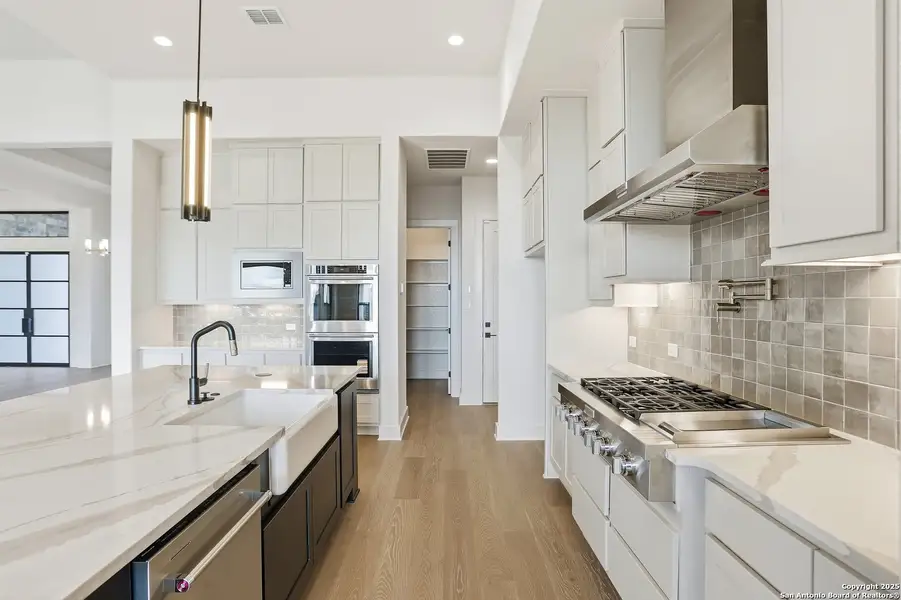 Furnished interior view inside a new home in George's Ranch, Boerne (Image 16). Furnished interior view inside a new home in George's Ranch, Boerne (Image 16).