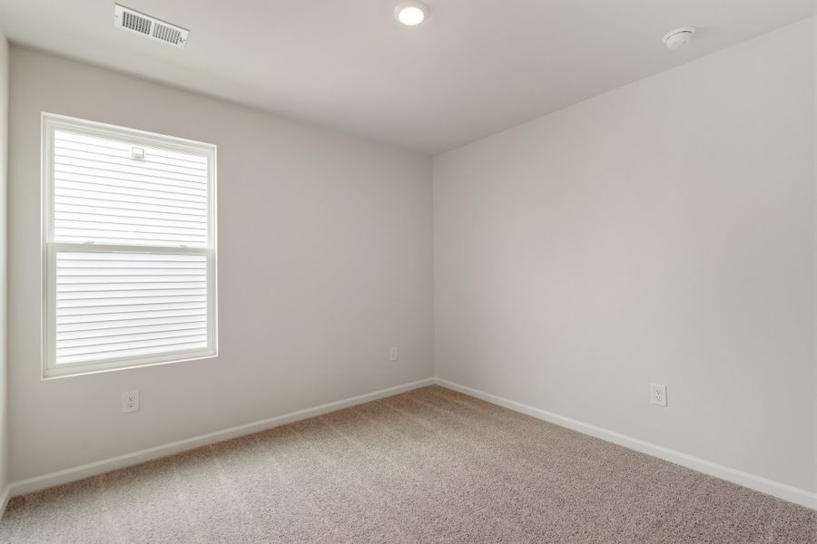 Spacious, unfurnished interior of a new home in Richmond Hill, Inman (Image 33).