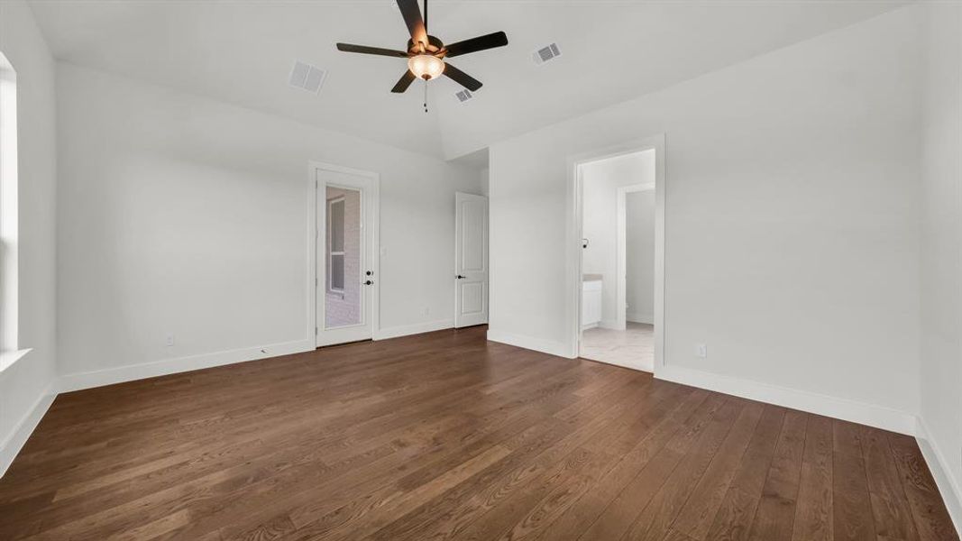 Spacious, unfurnished interior of a new home in Woodland Lakes, Weatherford (Image 19). Spacious, unfurnished interior of a new home in Woodland Lakes, Weatherford (Image 19).